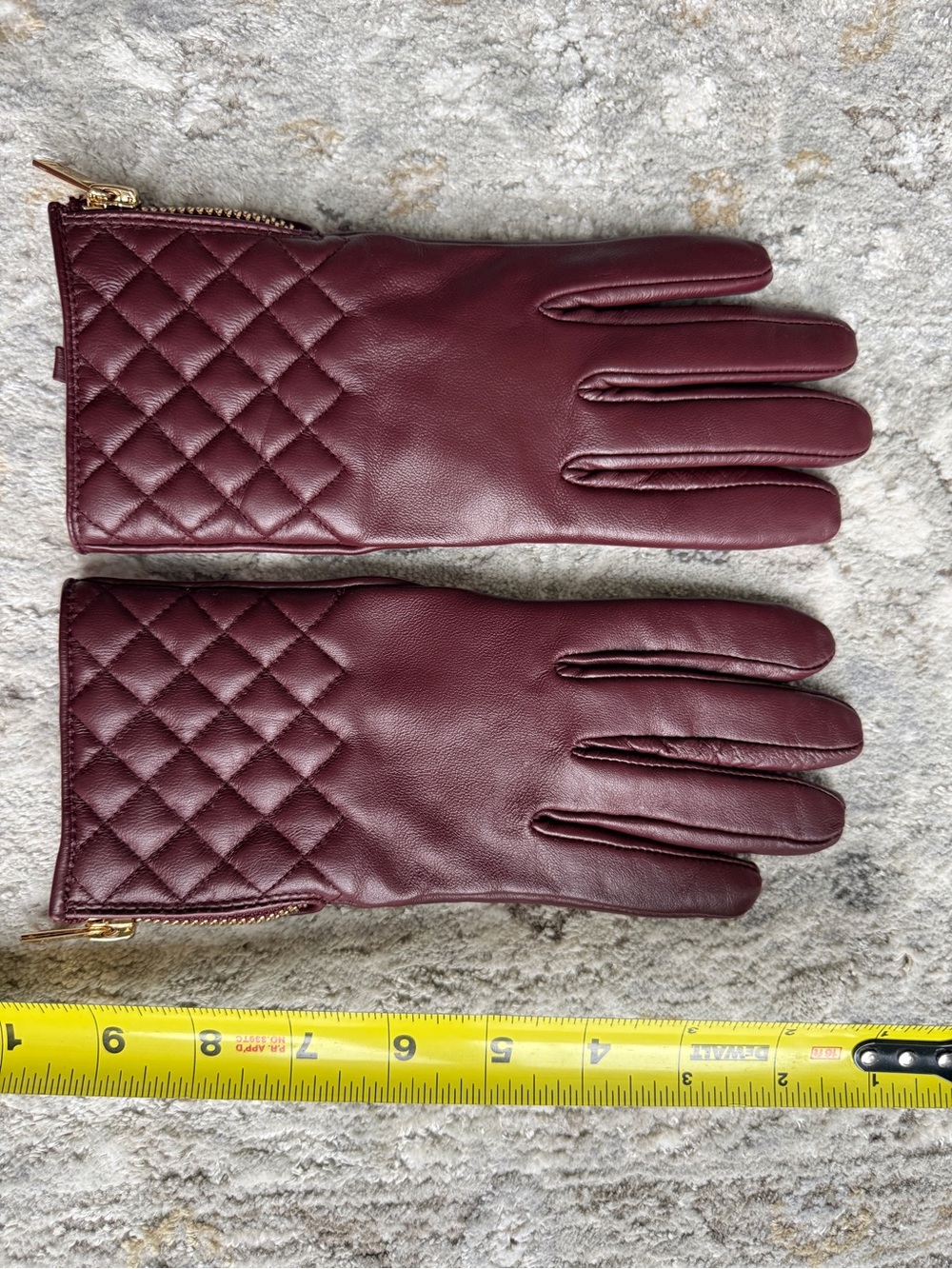 Massimo Dutti Quilted Zip Wrist Gloves - Burgundy
